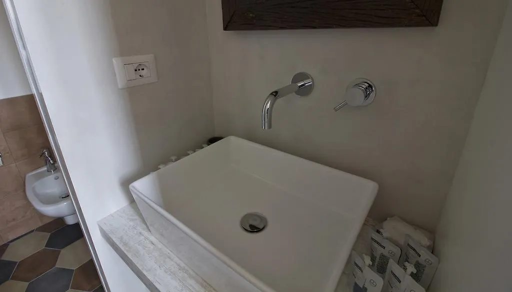 Italianway-Ciaia Apartment Milan 0*,  Italy